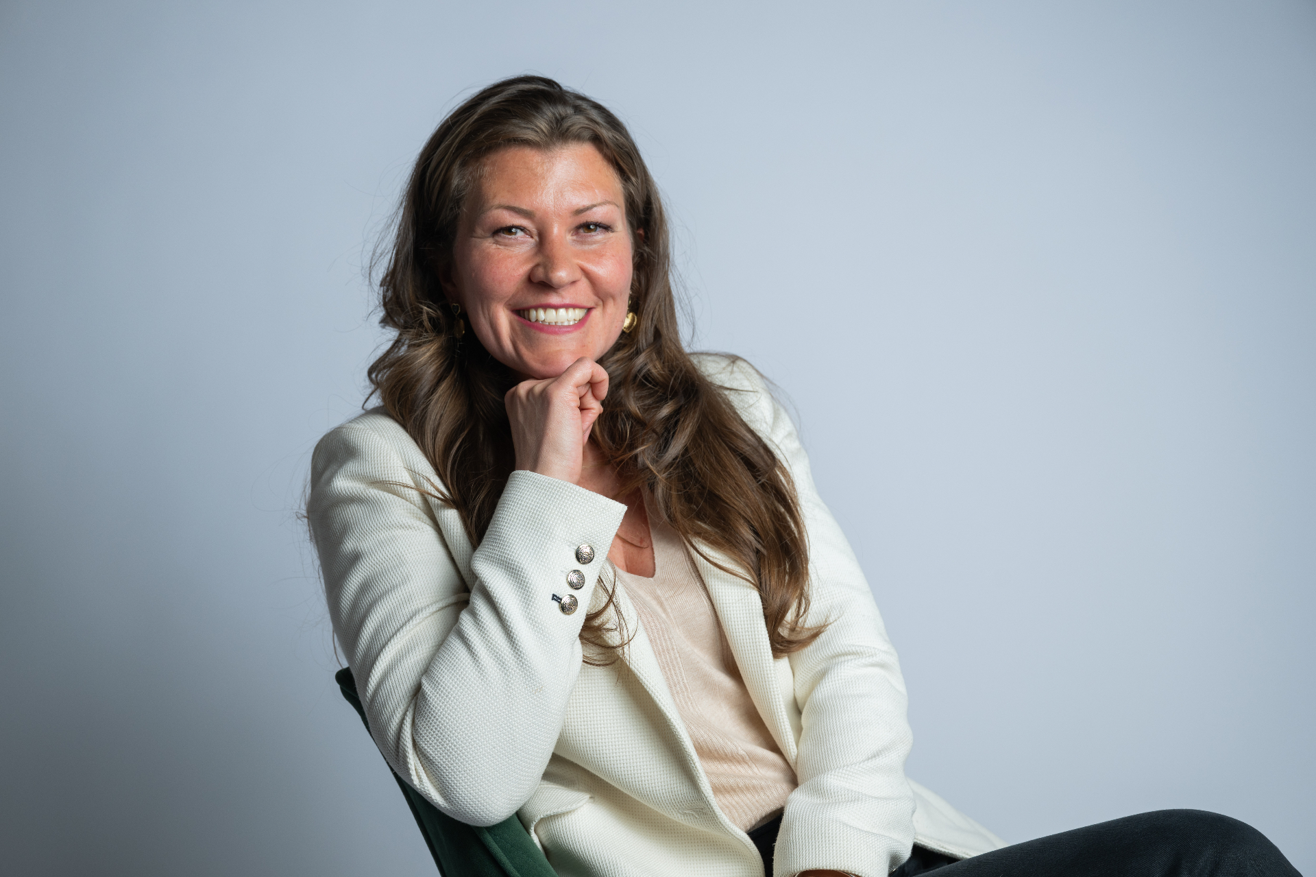 Julia Rosenwert lacht in die Kamera